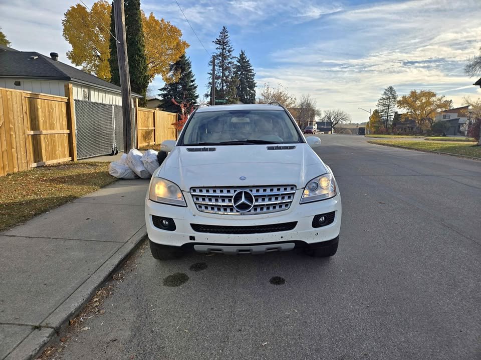 White 2008 Mercedes-Benz ML 320 CDI parked on a residential street in Saskatoon, front view