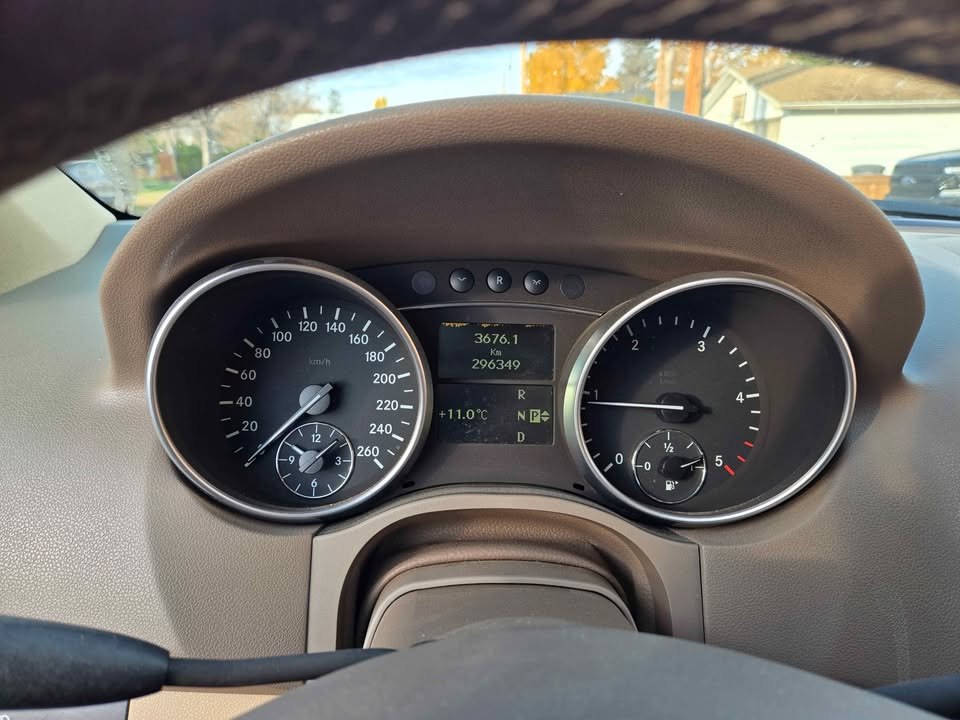 Instrument cluster of the ML 320 CDI showing 296,349 km