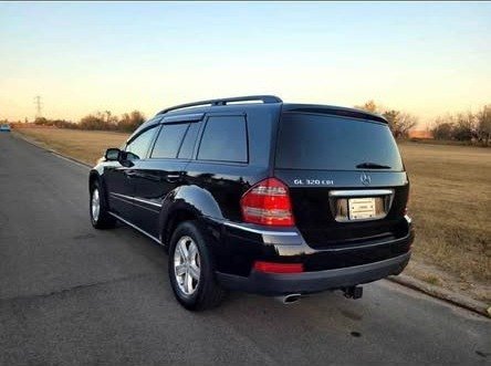 Rear three-quarter view of the GL with the GL 320 CDI badge