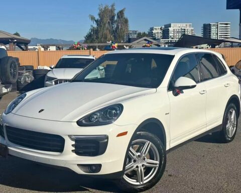 White 2016 Porsche Cayenne Diesel, front three-quarter view on a dealer lot in Richmond, BC