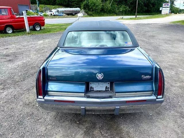 Rear view of the 1994 Cadillac Fleetwood showing the padded vinyl roof, wide trunk lid and Cadillac crest