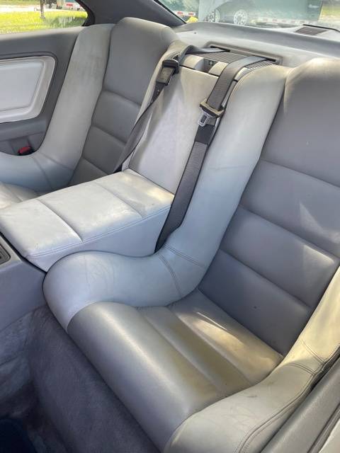Gray leather rear seats of the BMW 850i coupe